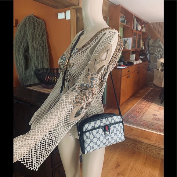 Gucci Handbags - ❌❌SOLD❌❌ RARE design GorG CUCCI Crossbody EUC